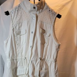 #1322 White linen and cotton vest.